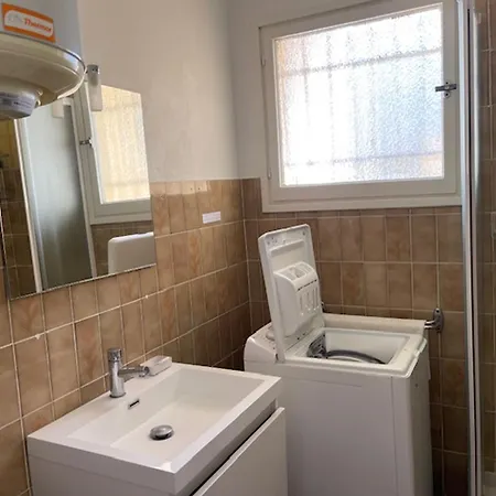 T2 Avec Piscine Au Lavandou, A 2 Pas De La Plage - Fr-1-677-55 Apartment