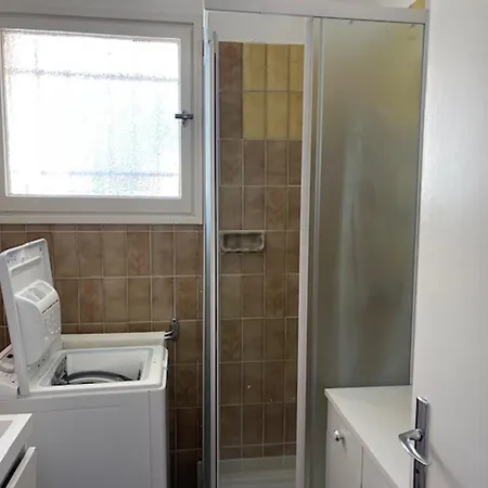 T2 Avec Piscine Au Lavandou, A 2 Pas De La Plage - Fr-1-677-55 Apartment *