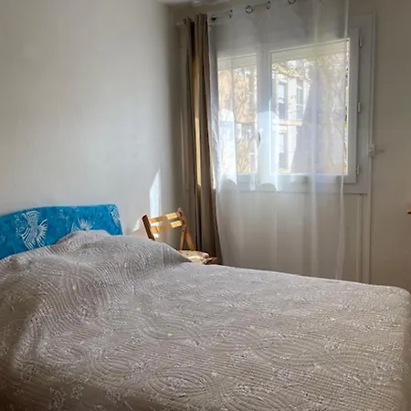 T2 Avec Piscine Au Lavandou, A 2 Pas De La Plage - Fr-1-677-55 * Le Lavandou