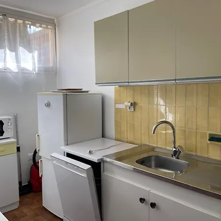 Apartment T2 Avec Piscine Au Lavandou, A 2 Pas De La Plage - Fr-1-677-55 Le Lavandou