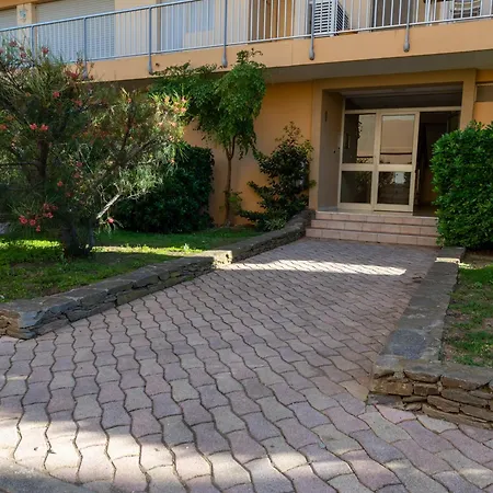 Apartment T2 Avec Piscine Au Lavandou, A 2 Pas De La Plage - Fr-1-677-55 *