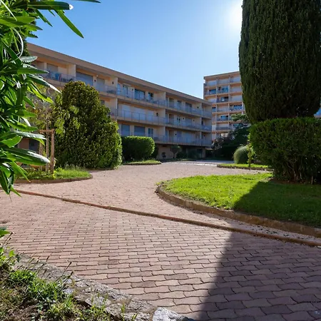 T2 Avec Piscine Au Lavandou, A 2 Pas De La Plage - Fr-1-677-55 *