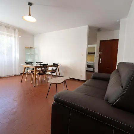 T2 Avec Piscine Au Lavandou, A 2 Pas De La Plage - Fr-1-677-55 Apartment *